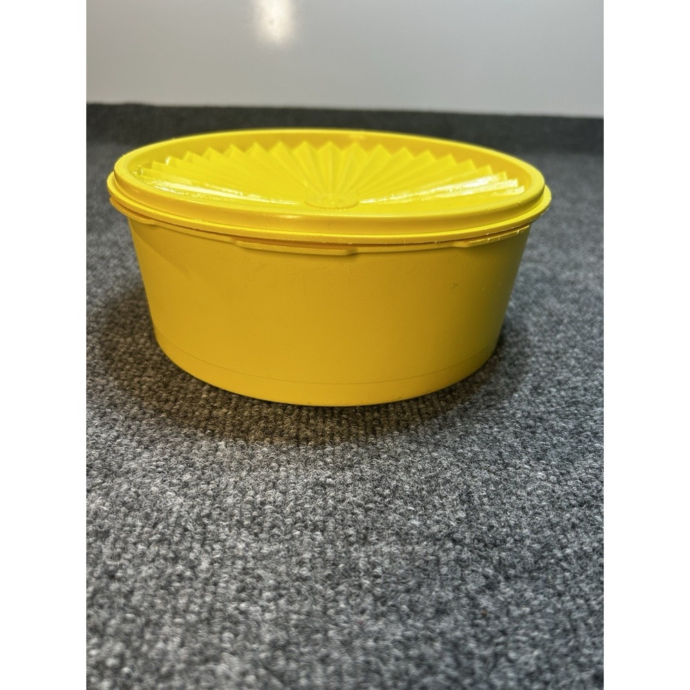 Tupperware Yellow Sunburt SERVALIER Canister 1204-9 w/Lid 1205-7 Vintage 8 Cup